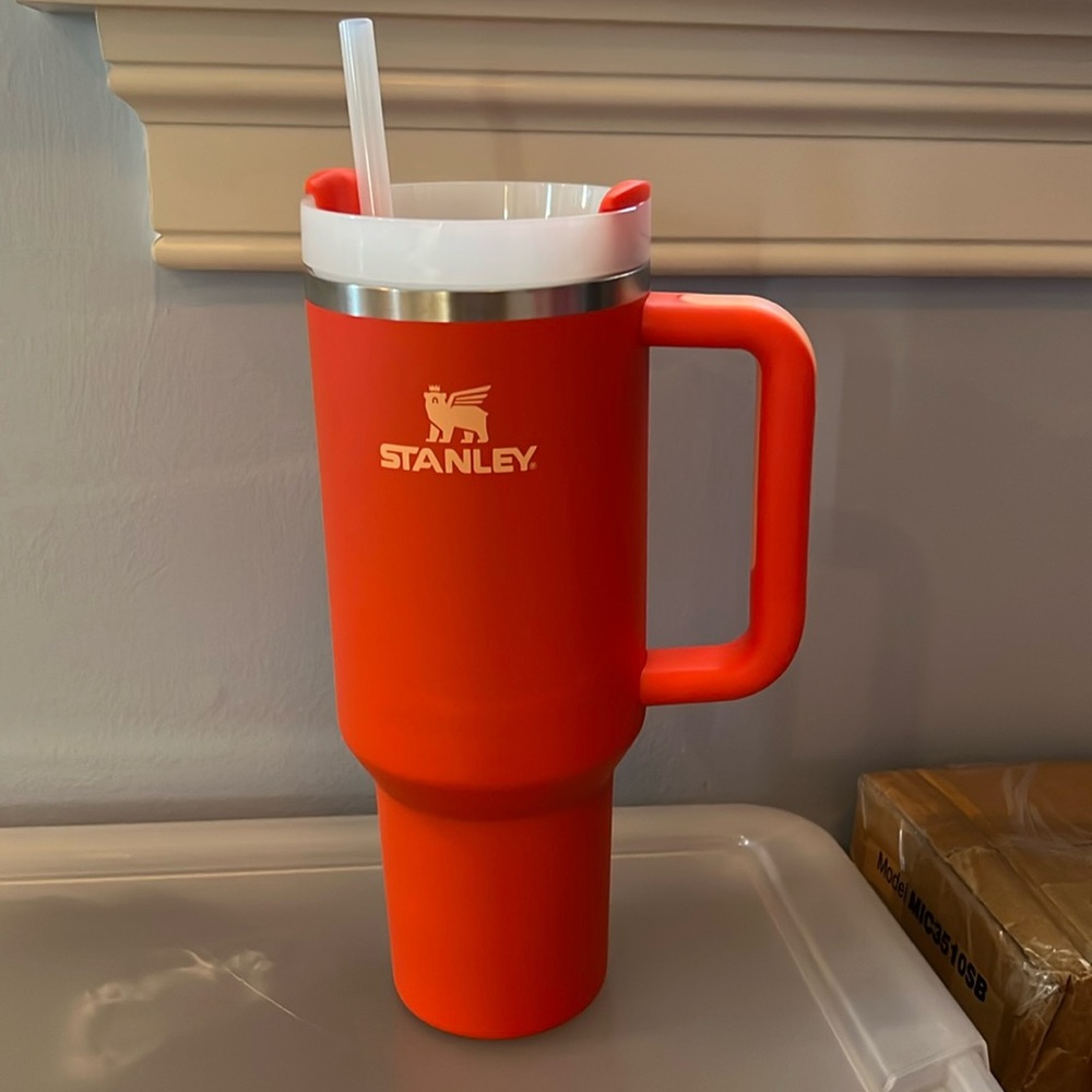 Stanley The Quencher H2.0 FlowState™ Tumbler | 40 OZ × 1
Tigerlily - Picture 1 of 4